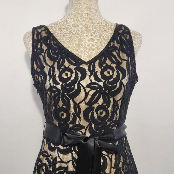 Tahari Arthur S Lavine Women's Size 8 Black Lace Sleeveless V-Neck Zip Dress - Picture 2 of 15